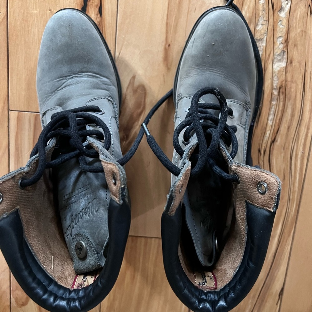 Wrangler size 8 gray ankle heeled boots